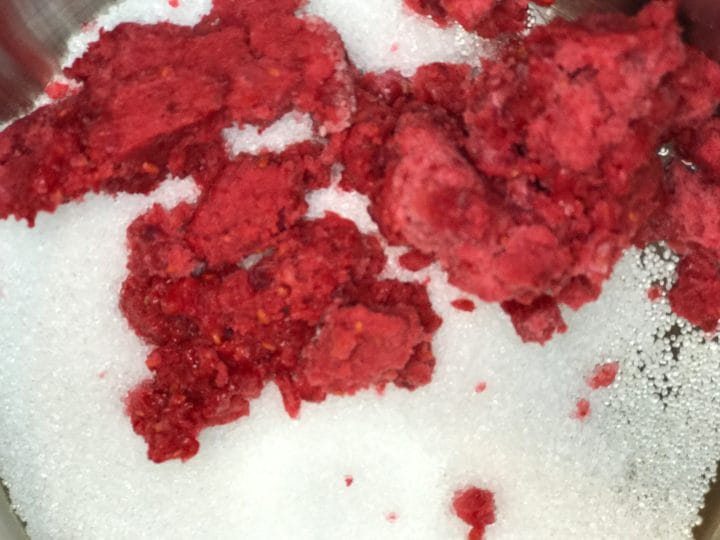 Image of sweetener and mixed raspberries 