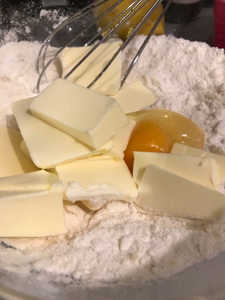 Picture of a procedure to make a crust for a keto cheesecake