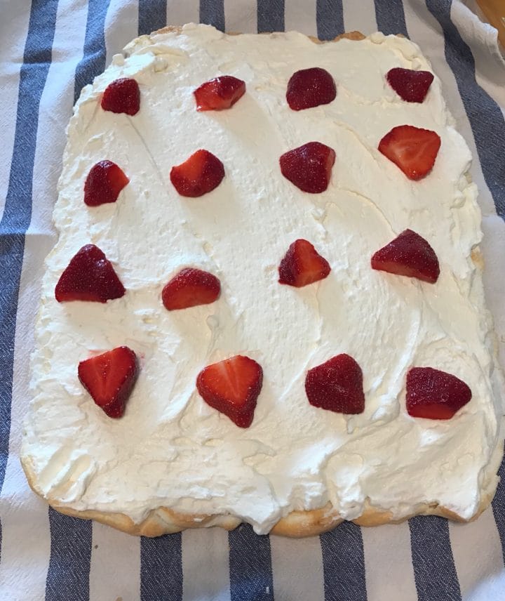 Picture of sugar free pavlova with strawberries
