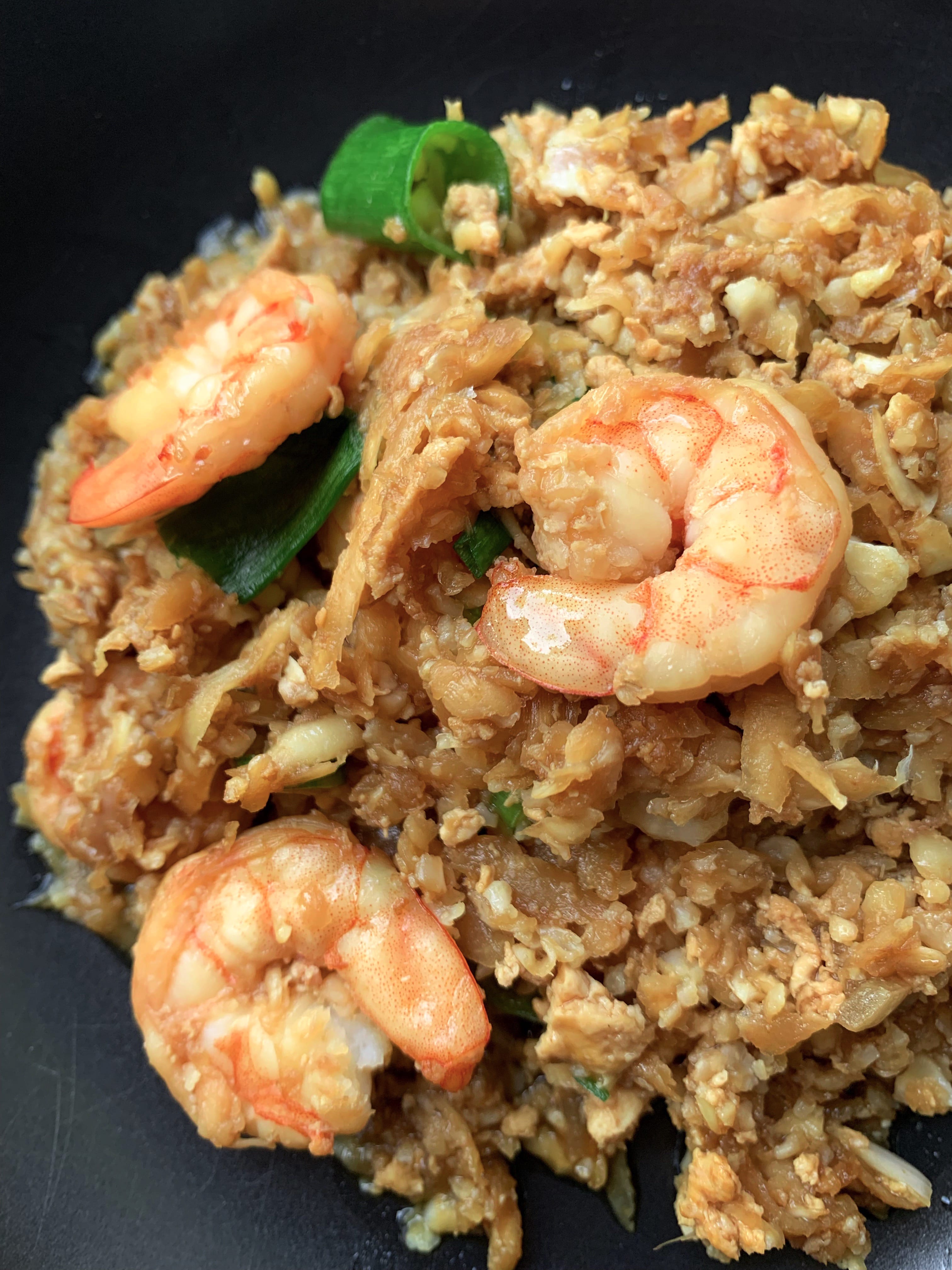 Picture of a bowl of Thai stir fry riced cauliflower with shrimps