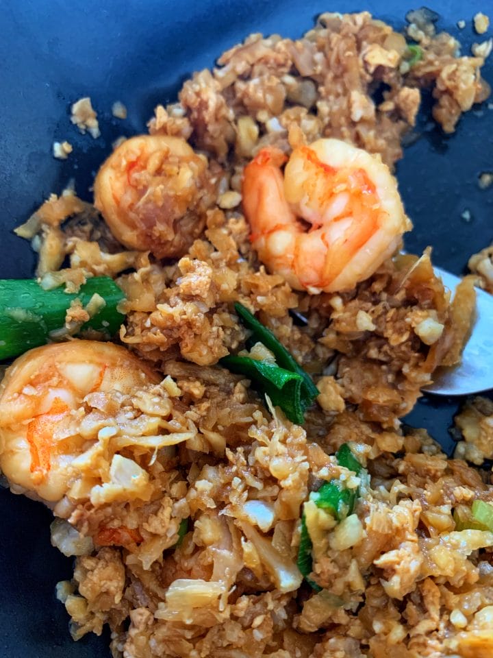 Picture of keto Thai cauliflower rice with shrimps, soy sauce and oyster sauce on a plate
