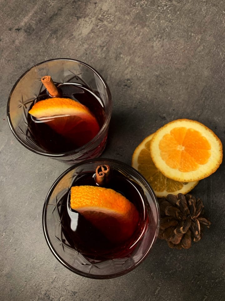 Picture of keto cocktail with mulled wine and gin