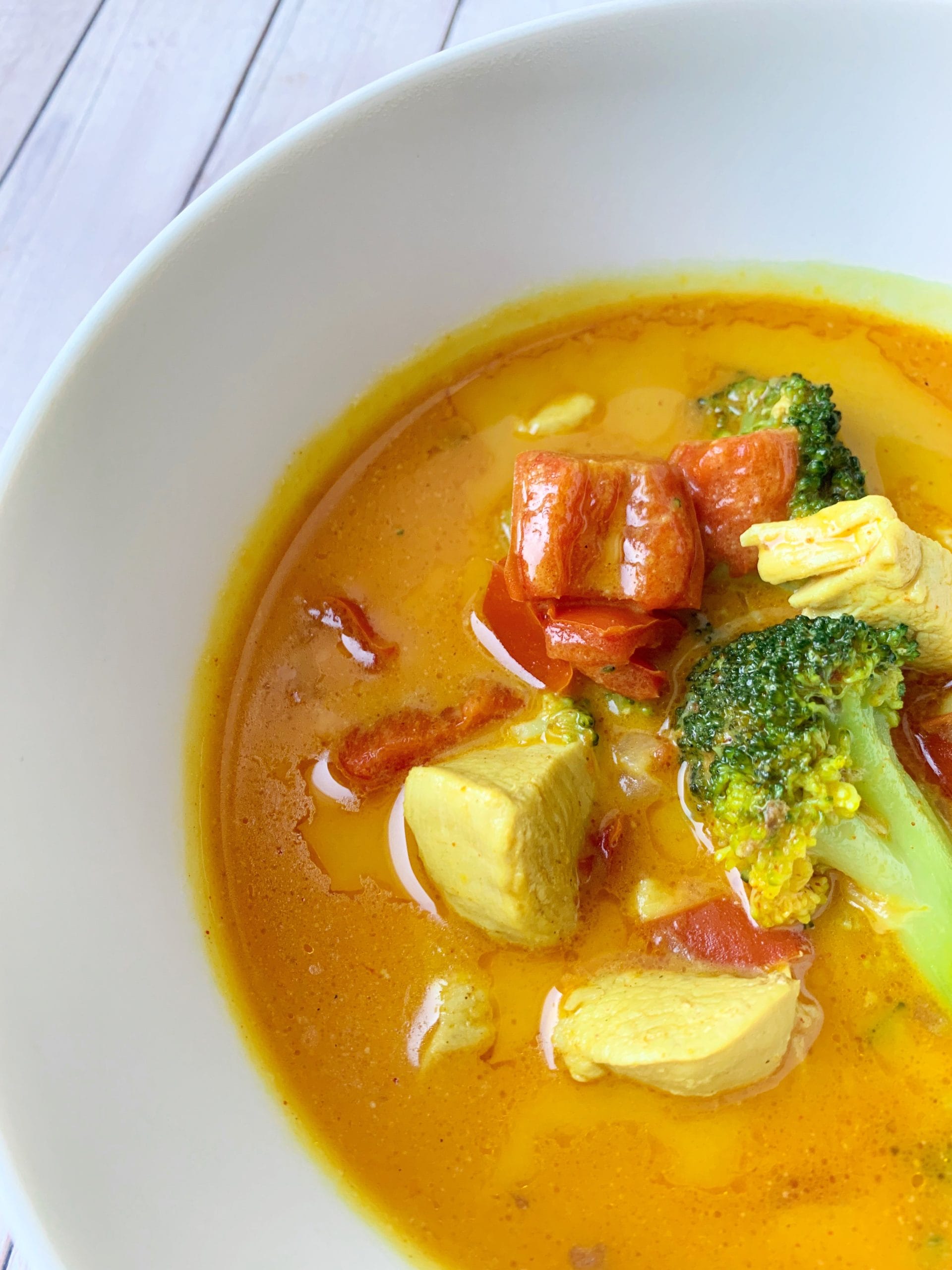Picture of a low carb curry with coconut and chicken