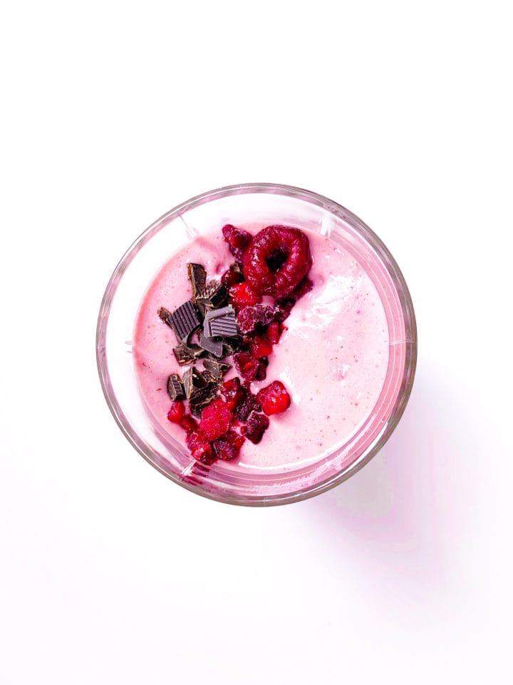Picture of a glass of low carb smoothie with raspberries and chocolate 