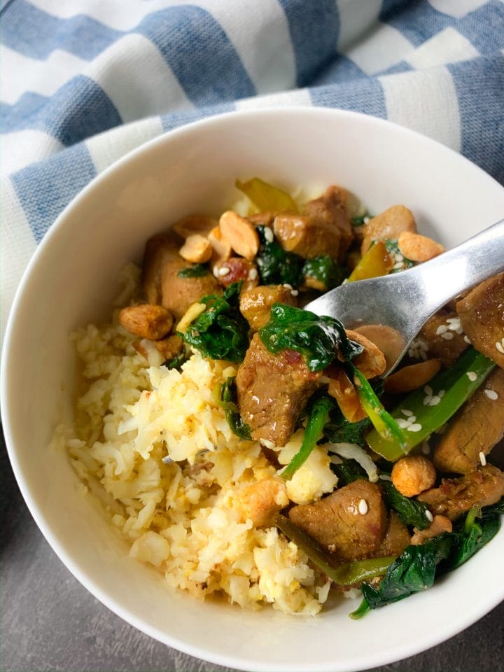 Thai pork tenderloin with spinach in a bowl