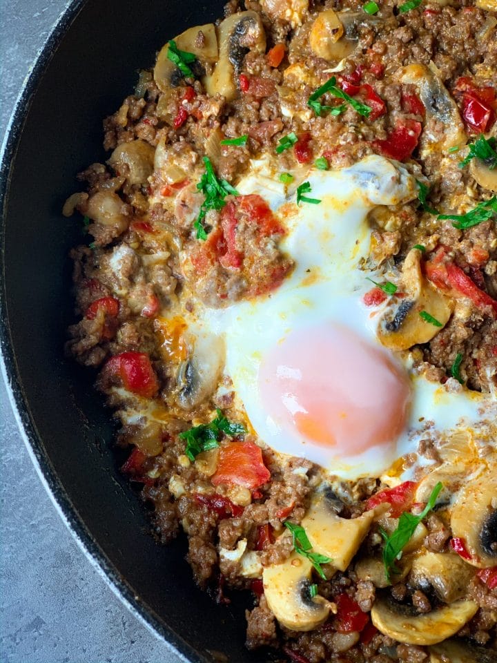 Picture of ground beef hash Balkan style