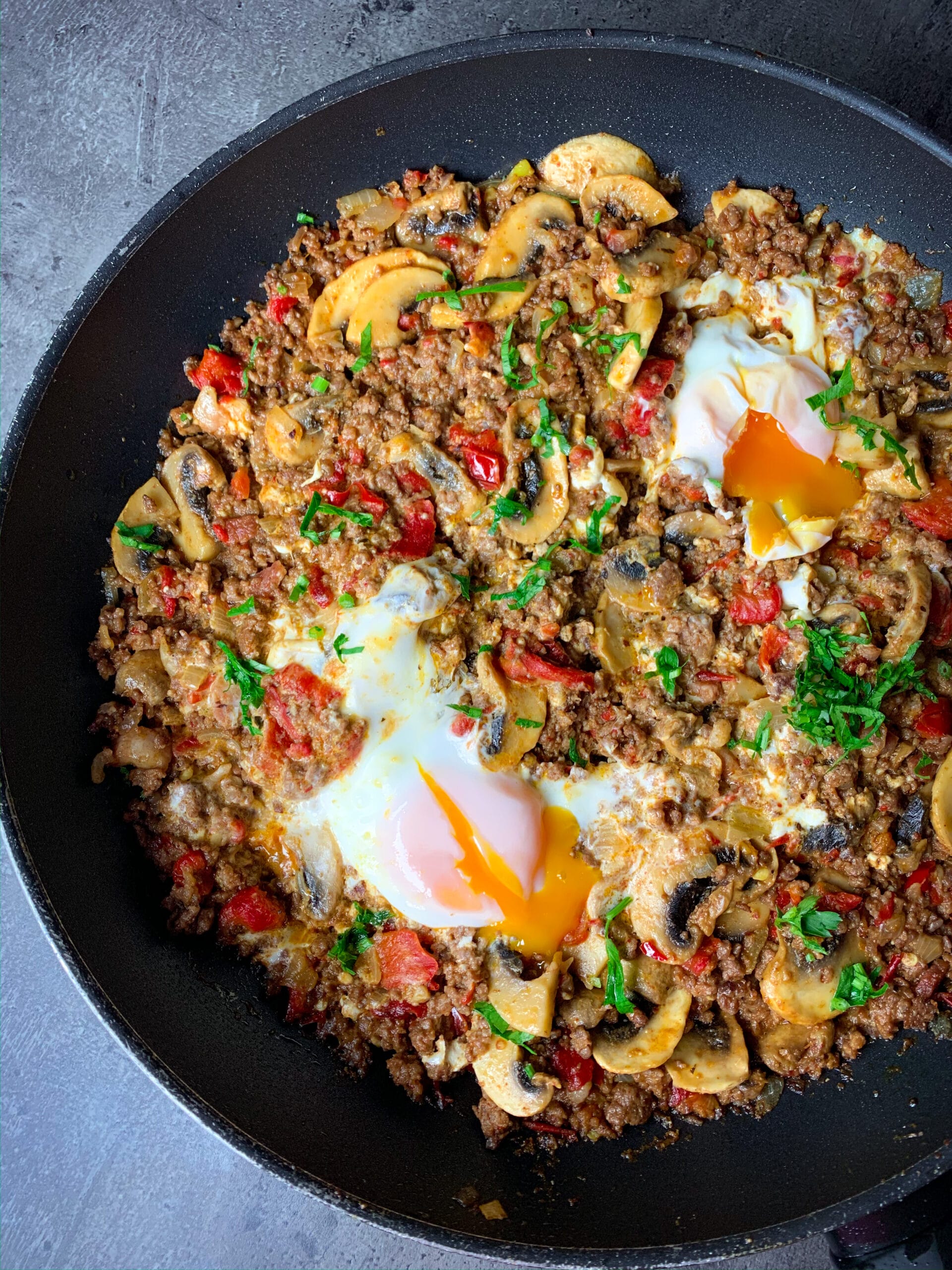 Picture of keto beef hash Balkan style 