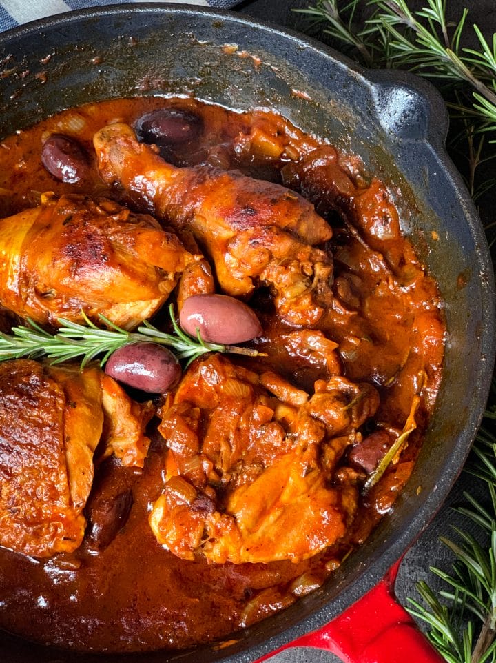 Picture of Mediterranean chicken in Dalmatian sauce with wine, tomato, rosemary, cloves and olives