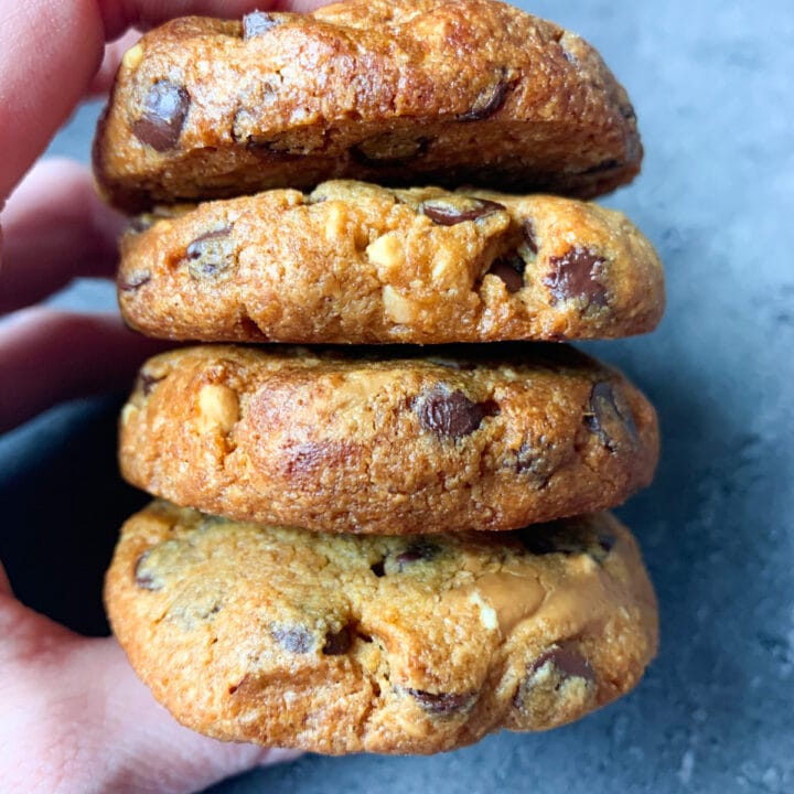Picture of keto peanut butter cookies with chocolate