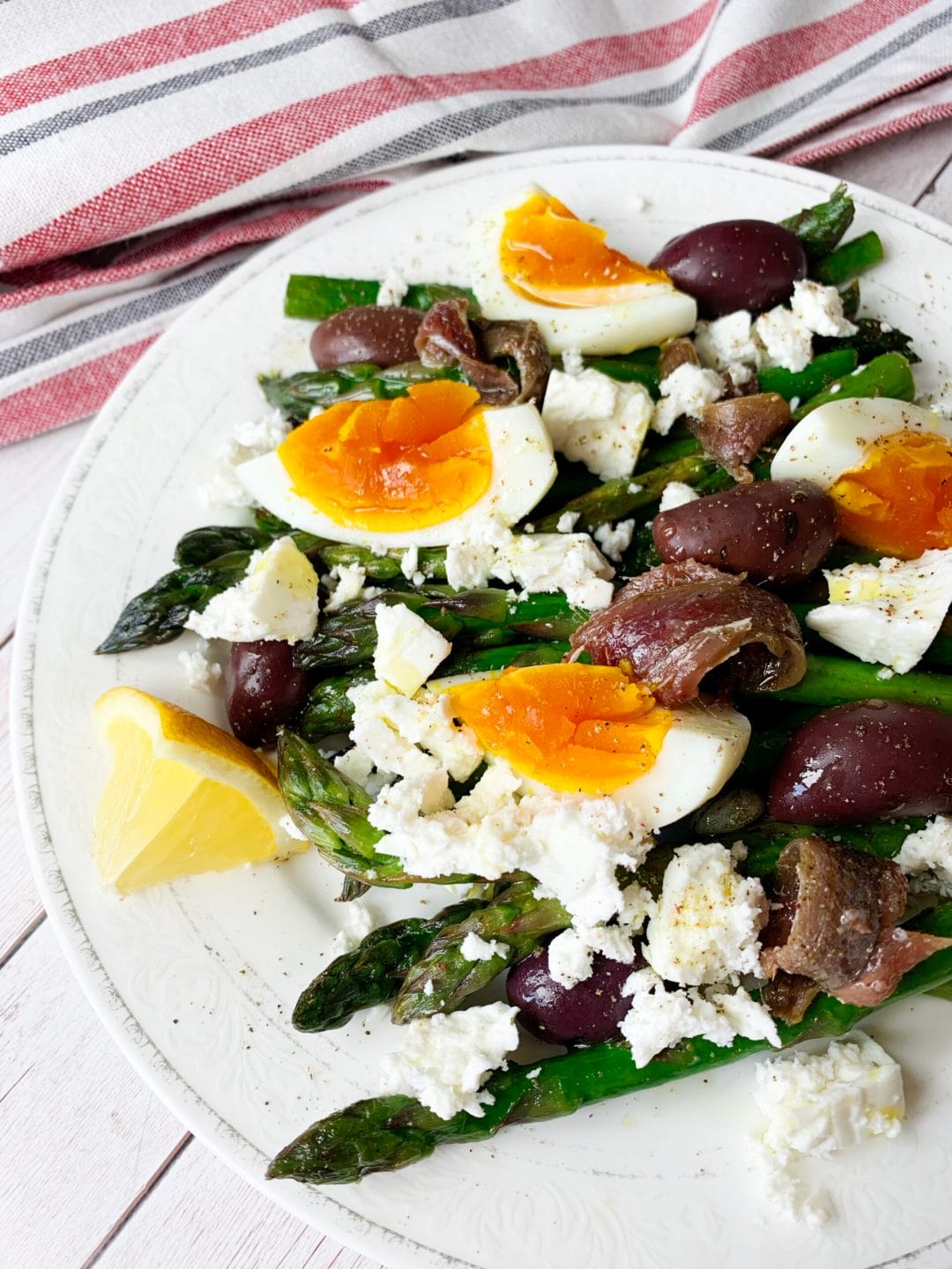 Picture of asparagus in salad with anchovies in Mediterranean style