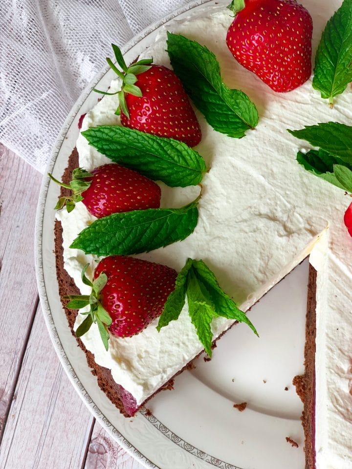 Picture of flourless chocolate cake with strawberries