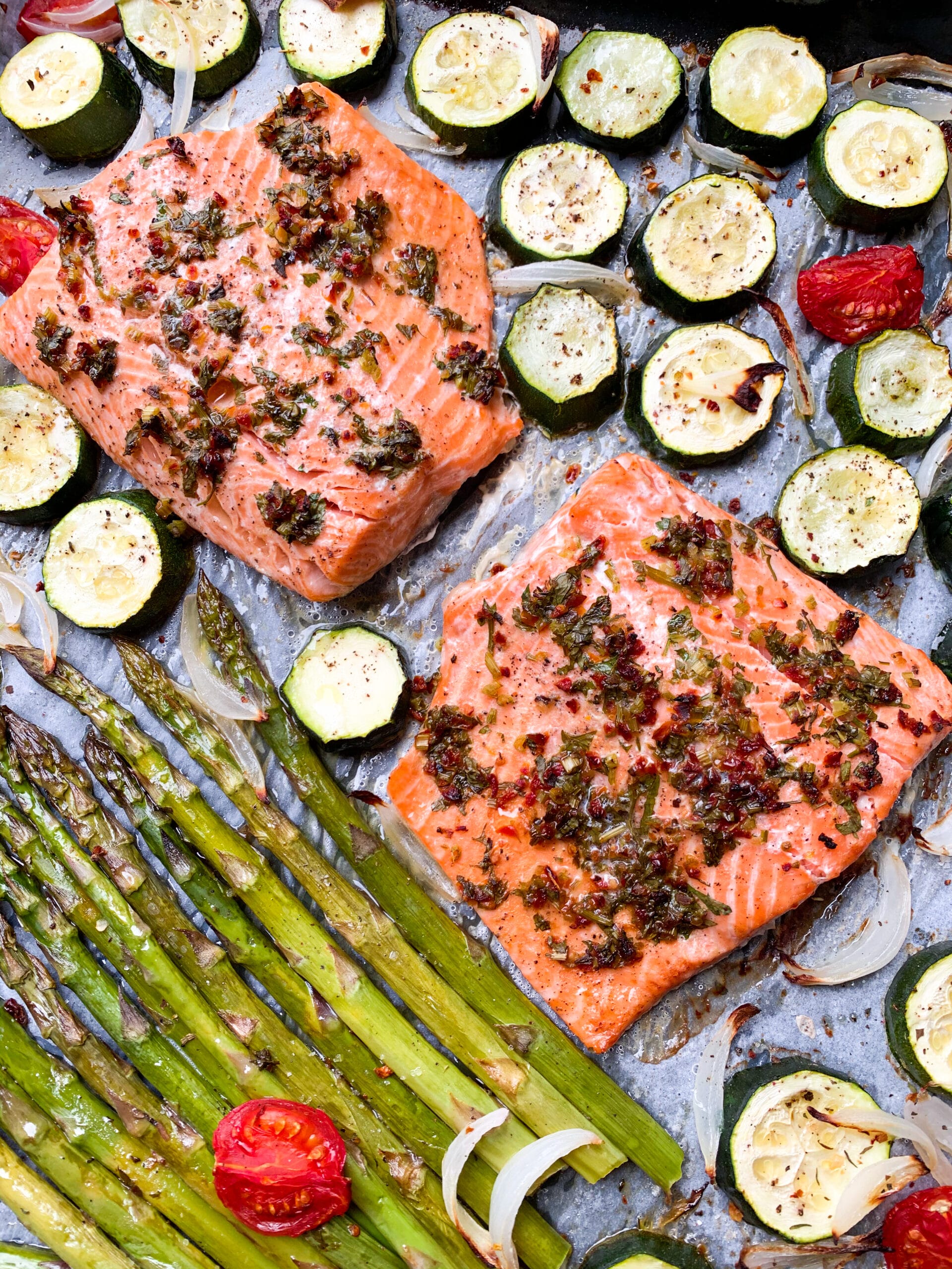 Picture of baked salmon with herbs and asparagus