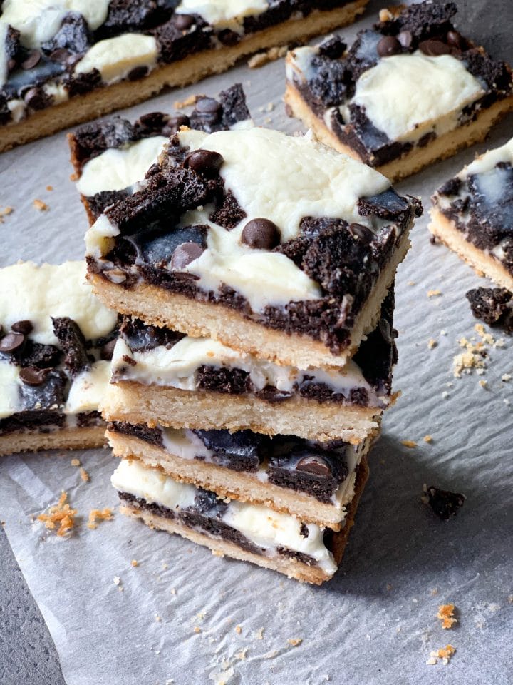 Picture of keto magic cheesecake cookie bars with Oreo topping