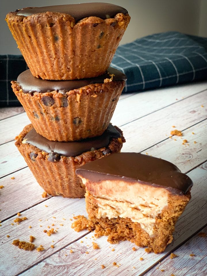 Picture of peanut butter chocolate chips cookies cups with cream cheese filling