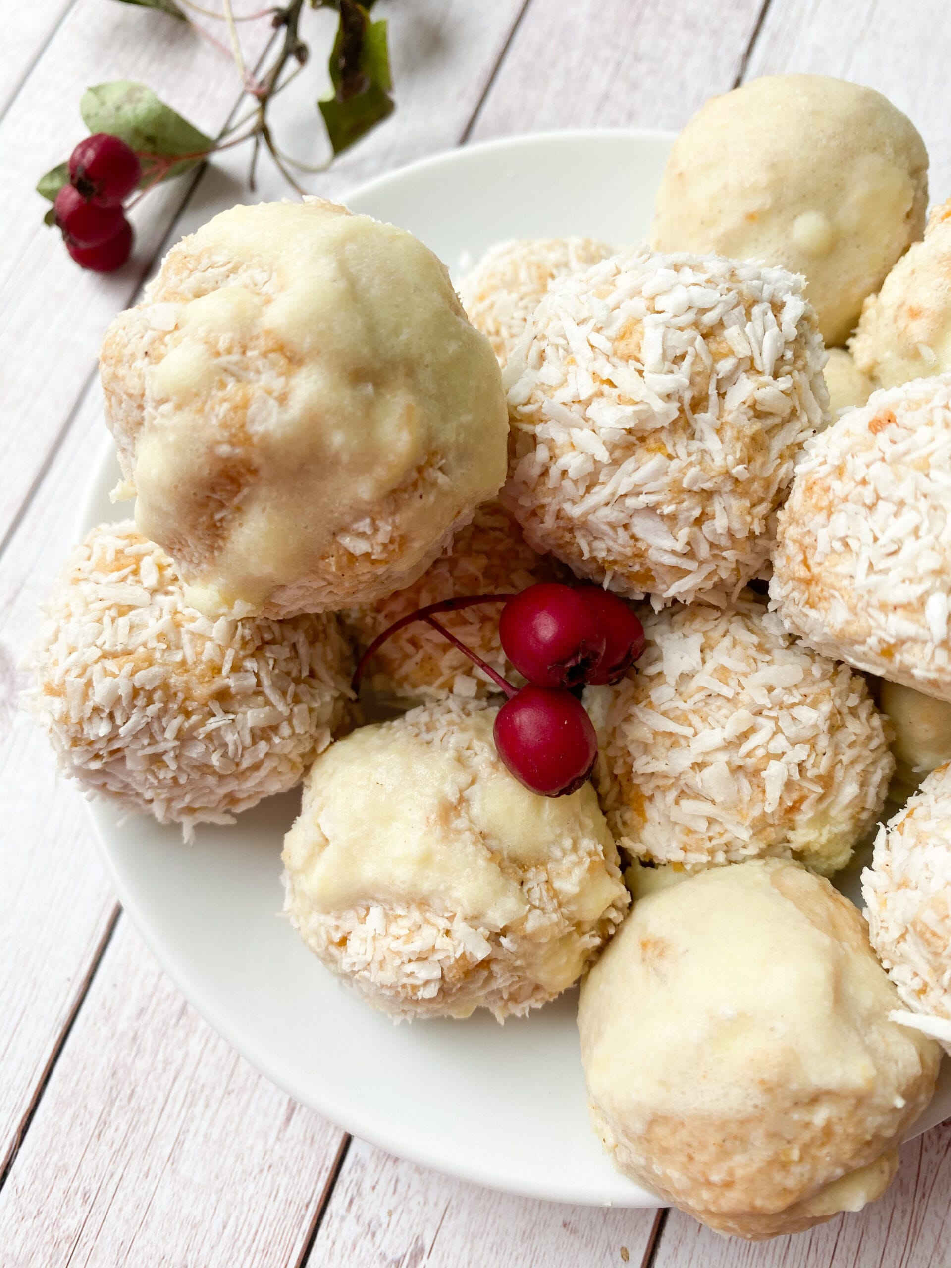 Picture of a bowl of low carb pumpkin bliss balls