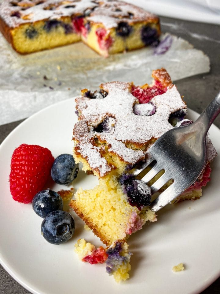 Picture of low carb butter cake with berries