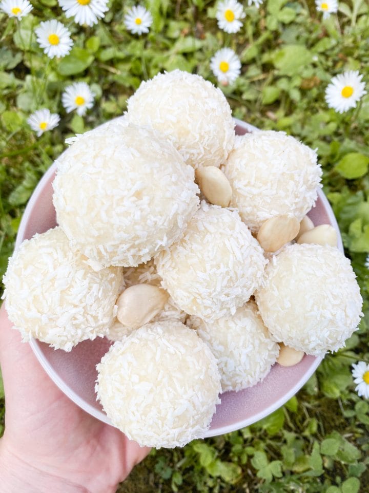 Picture of keto coconut energy balls