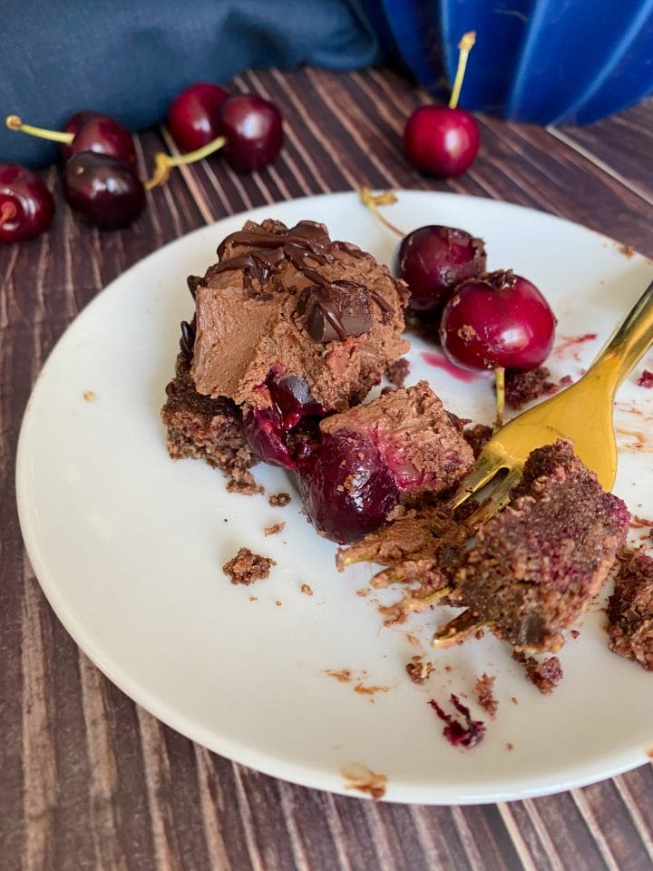 Picture of lchf chocolate cherry cheesecake
