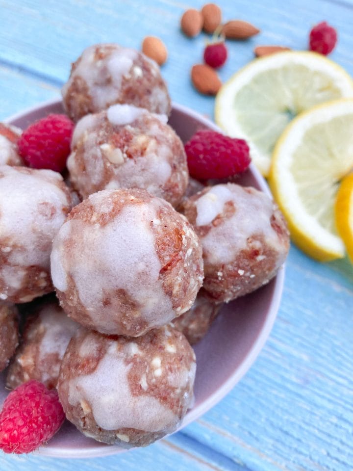 Low carb no bake cinnamon roll energy balls