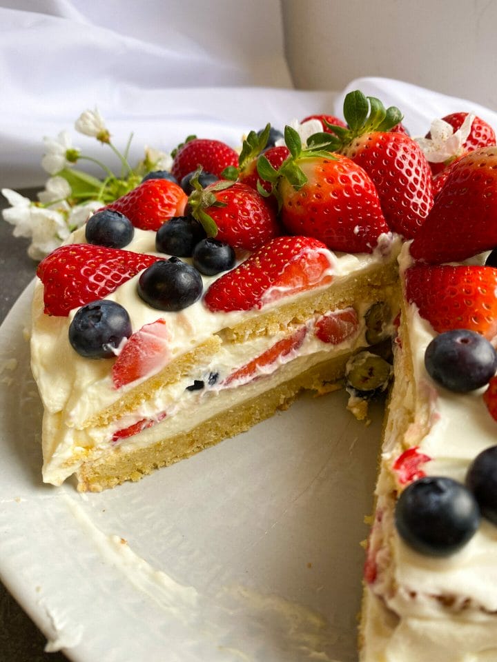 Keto tiramisu cake with berries