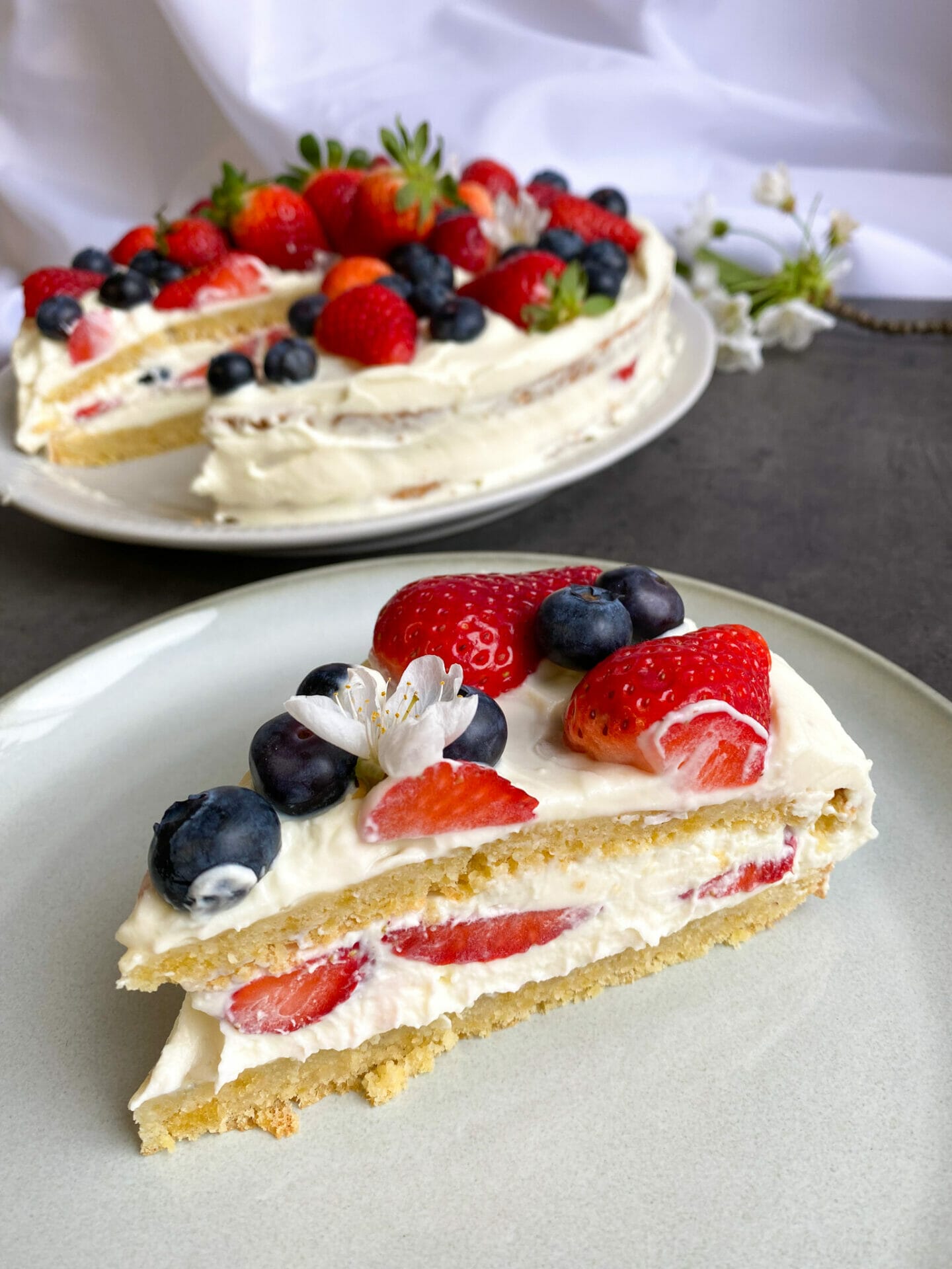 Low-carb strawberry tiramisu