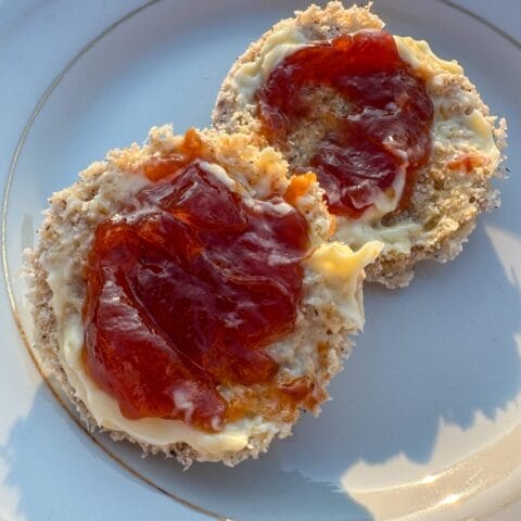 Picture of 2 slices of keto 90 second bread without eggs nuts and seeds